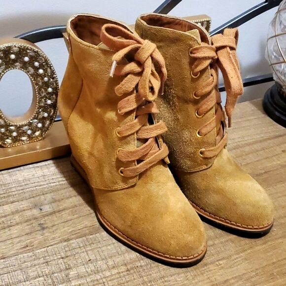 Kate Spade Saundra Boho Western Y2K Honey Suede Lace Up Wedge Ankle Booties Sz 6 - Picture 1 of 11